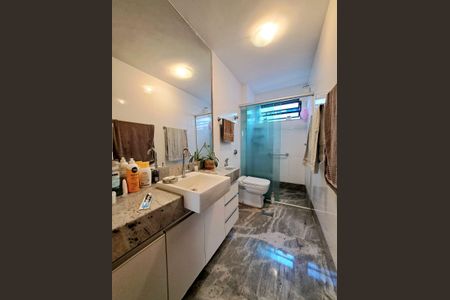 Apartamento à venda com 149m², 3 quartos e 2 vagas Apartamento à venda com 149m², 3 quartos e 2 vagasBanheiro da Suíte