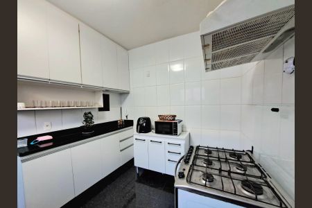 Apartamento à venda com 149m², 3 quartos e 2 vagas Apartamento à venda com 149m², 3 quartos e 2 vagasCozinha