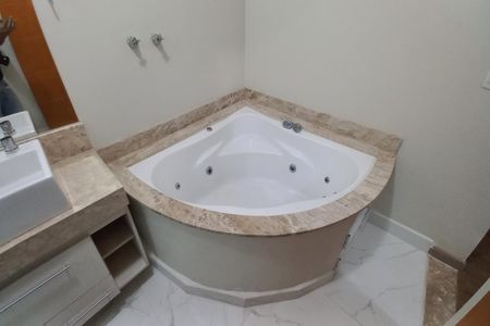 Casa de condomínio à venda com 560m², 5 quartos e 2 vagasBanheiro da Suíte 2