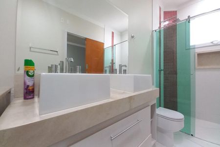 Casa de condomínio à venda com 560m², 5 quartos e 2 vagasBanheiro da Suíte 1