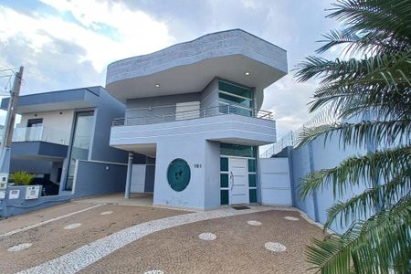 Casa de condomínio à venda com 560m², 5 quartos e 2 vagasFachada 
