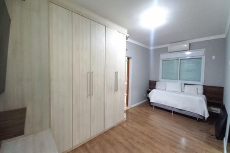 Casa de condomínio à venda com 560m², 5 quartos e 2 vagasSuíte 1