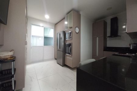 Casa de condomínio à venda com 560m², 5 quartos e 2 vagasCozinha