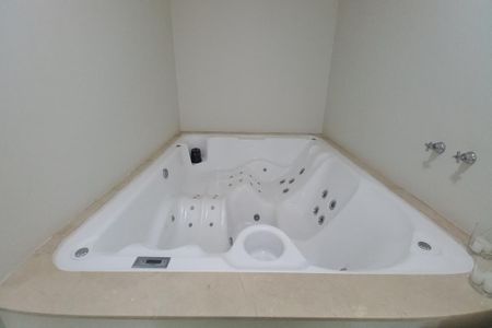 Casa de condomínio à venda com 560m², 5 quartos e 2 vagasBanheiro da Suíte 1