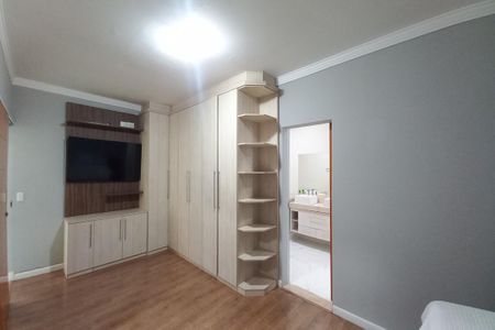 Casa de condomínio à venda com 560m², 5 quartos e 2 vagasSuíte 1