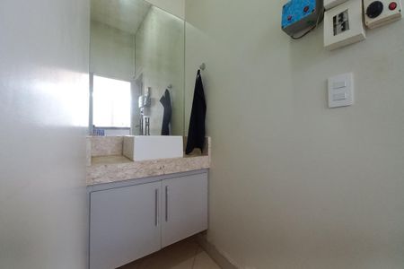 Casa de condomínio à venda com 560m², 5 quartos e 2 vagasBanheiro de serviço