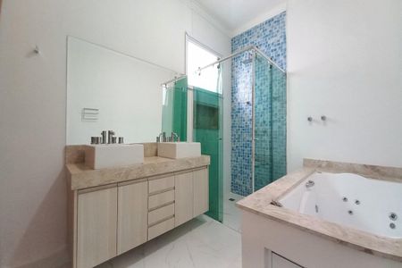 Casa de condomínio à venda com 560m², 5 quartos e 2 vagasBanheiro da Suíte 3