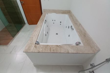 Casa de condomínio à venda com 560m², 5 quartos e 2 vagasDetalhe do Banheiro da Suíte 5