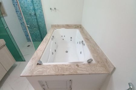 Casa de condomínio à venda com 560m², 5 quartos e 2 vagasDetalhe do Banheiro da Suite 3