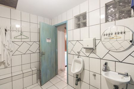 Casa à venda com 814m², 7 quartos e 7 vagasSalão - Banheiro 2