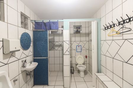 Casa à venda com 814m², 7 quartos e 7 vagasSalão - Banheiro 2