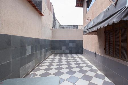 Casa à venda com 351m², 4 quartos e 2 vagas Casa à venda com 351m², 4 quartos e 2 vagasQuintal