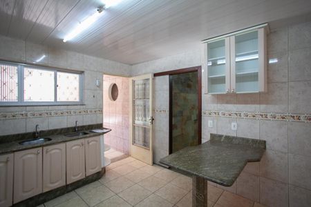 Casa à venda com 351m², 4 quartos e 2 vagas Casa à venda com 351m², 4 quartos e 2 vagasCozinha