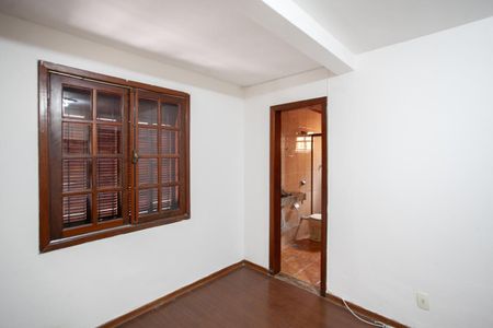 Casa à venda com 351m², 4 quartos e 2 vagas Casa à venda com 351m², 4 quartos e 2 vagasSuíte