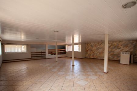 Casa à venda com 351m², 4 quartos e 2 vagas Casa à venda com 351m², 4 quartos e 2 vagasTerraço