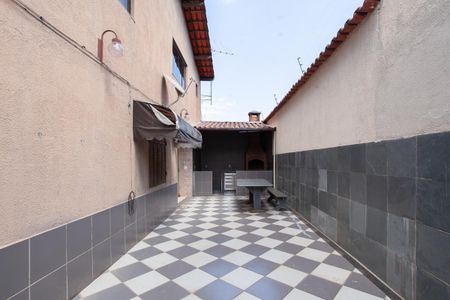 Casa à venda com 351m², 4 quartos e 2 vagas Casa à venda com 351m², 4 quartos e 2 vagasQuintal