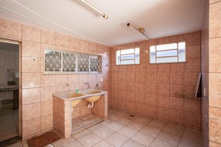 Casa à venda com 351m², 4 quartos e 2 vagas Casa à venda com 351m², 4 quartos e 2 vagasÁrea de Serviço