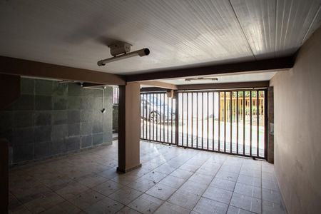 Casa à venda com 351m², 4 quartos e 2 vagas Casa à venda com 351m², 4 quartos e 2 vagasGaragem