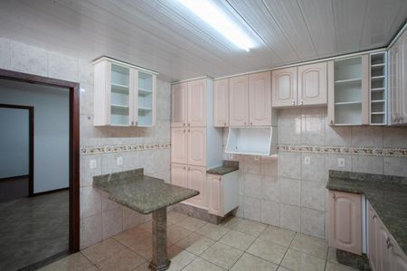 Casa à venda com 351m², 4 quartos e 2 vagas Casa à venda com 351m², 4 quartos e 2 vagasCozinha