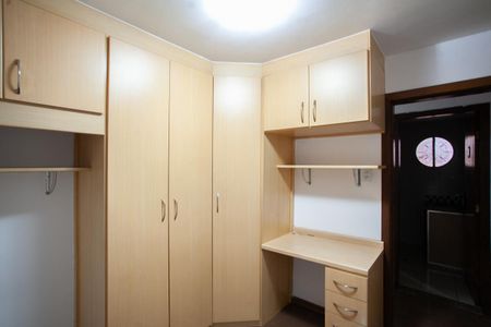 Casa à venda com 351m², 4 quartos e 2 vagas Casa à venda com 351m², 4 quartos e 2 vagasQuarto 2