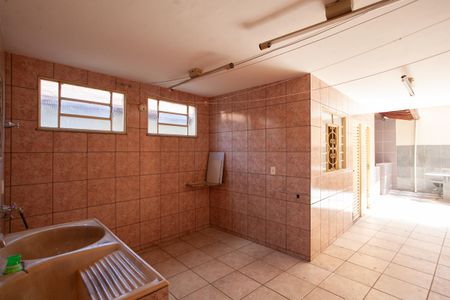 Casa à venda com 351m², 4 quartos e 2 vagas Casa à venda com 351m², 4 quartos e 2 vagasÁrea de Serviço