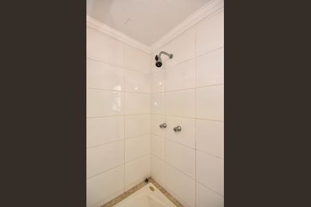 Apartamento à venda com 251m², 3 quartos e 4 vagasChuveiro do Banheiro da Suíte 2