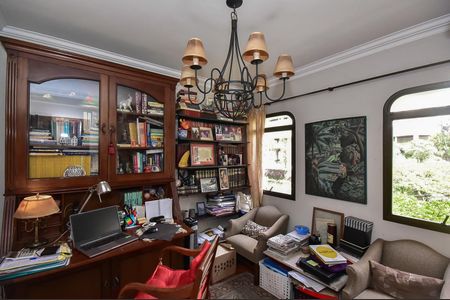 Apartamento à venda com 251m², 3 quartos e 4 vagasEscritório