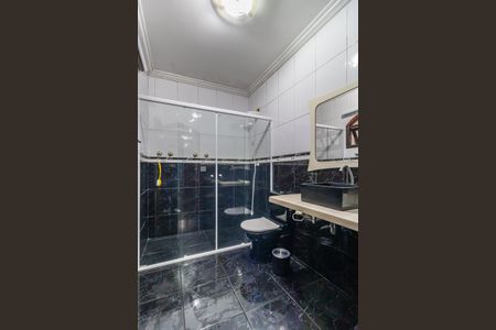 Casa à venda com 420m², 3 quartos e 3 vagasBanheiro da Suíte 2