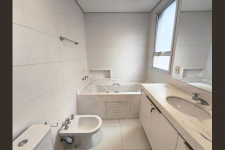 Apartamento à venda com 160m², 3 quartos e 2 vagasBanheiro da Suíte 3