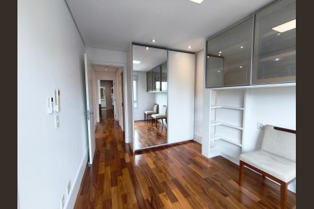 Apartamento à venda com 160m², 3 quartos e 2 vagasSuíte 1
