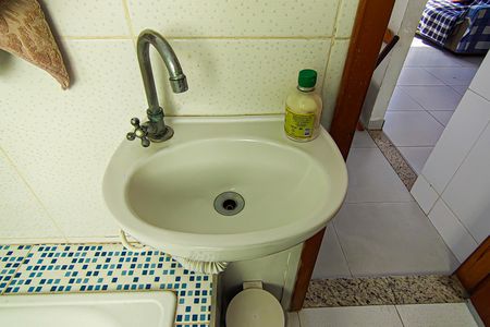 Casa à venda com 70m², 2 quartos e sem vaga Casa à venda com 70m², 2 quartos e sem vagaBanheiro Social