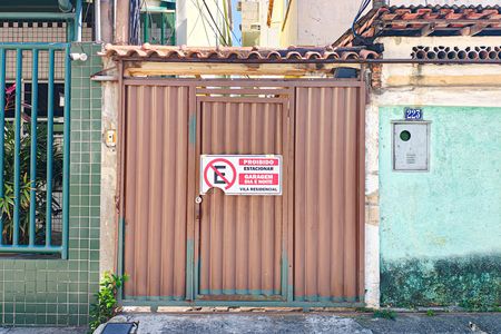 Casa à venda com 70m², 2 quartos e sem vaga Casa à venda com 70m², 2 quartos e sem vagaFachada