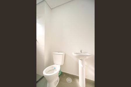 Apartamento para alugar com 55m², 2 quartos e 1 vaga Apartamento para alugar com 55m², 2 quartos e 1 vagaBanheiro da suíte