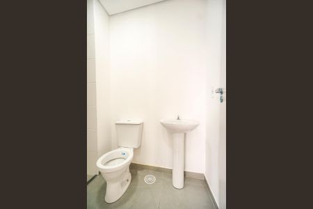 Apartamento para alugar com 55m², 2 quartos e 1 vaga Apartamento para alugar com 55m², 2 quartos e 1 vagaBanheiro social