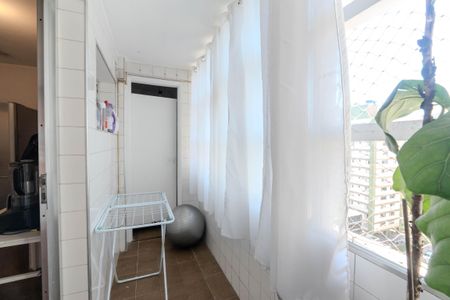 Apartamento à venda com 108m², 3 quartos e 1 vagaÁrea de Serviço