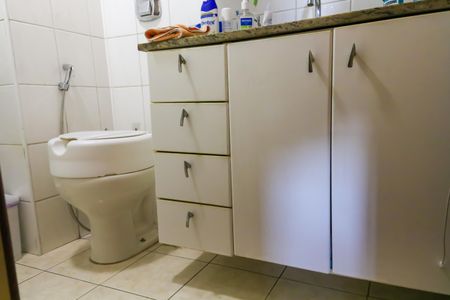 Apartamento para alugar com 142m², 5 quartos e 3 vagas Apartamento para alugar com 142m², 5 quartos e 3 vagasBanheiro da Suíte 1