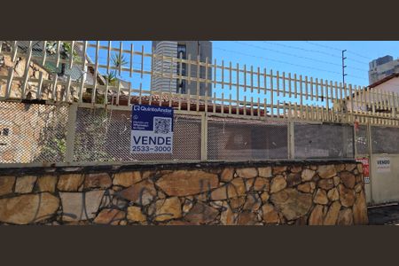 Casa à venda com 170m², 2 quartos e 2 vagasPlaquinha instalada