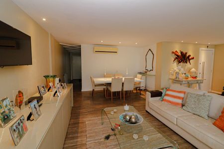 Apartamento para alugar com 172m², 3 quartos e 2 vagasSala