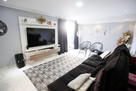 Sala de casa à venda com 3 quartos, 140m² em Jacarepaguá, Rio de Janeiro