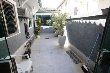Varanda de casa à venda com 3 quartos, 140m² em Jacarepaguá, Rio de Janeiro