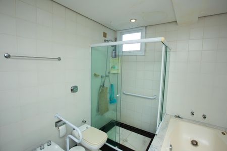 Apartamento à venda com 277m², 4 quartos e 2 vagasBanheiro da Suíte 1