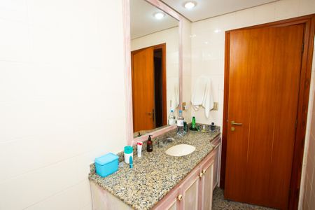 Apartamento à venda com 277m², 4 quartos e 2 vagasBanheiro 