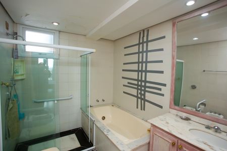 Apartamento à venda com 277m², 4 quartos e 2 vagasBanheiro da Suíte 1