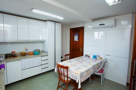 Apartamento à venda com 277m², 4 quartos e 2 vagasCozinha