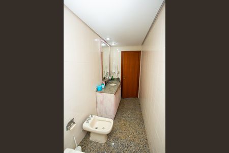 Apartamento à venda com 277m², 4 quartos e 2 vagasBanheiro 