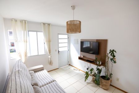 Sala de casa de condomínio para alugar com 2 quartos, 64m² em Guaratiba, Rio de Janeiro