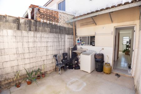 Casa de condomínio para alugar com 64m², 2 quartos e 1 vagaÁrea de Serviço