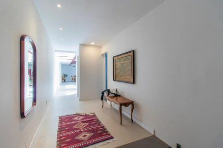 Casa para alugar com 450m², 4 quartos e 1 vaga Casa para alugar com 450m², 4 quartos e 1 vagaCorredor