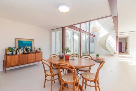 Casa para alugar com 450m², 4 quartos e 1 vaga Casa para alugar com 450m², 4 quartos e 1 vagaSala