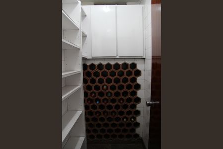 Apartamento à venda com 240m², 5 quartos e 2 vagasCozinha / Adega